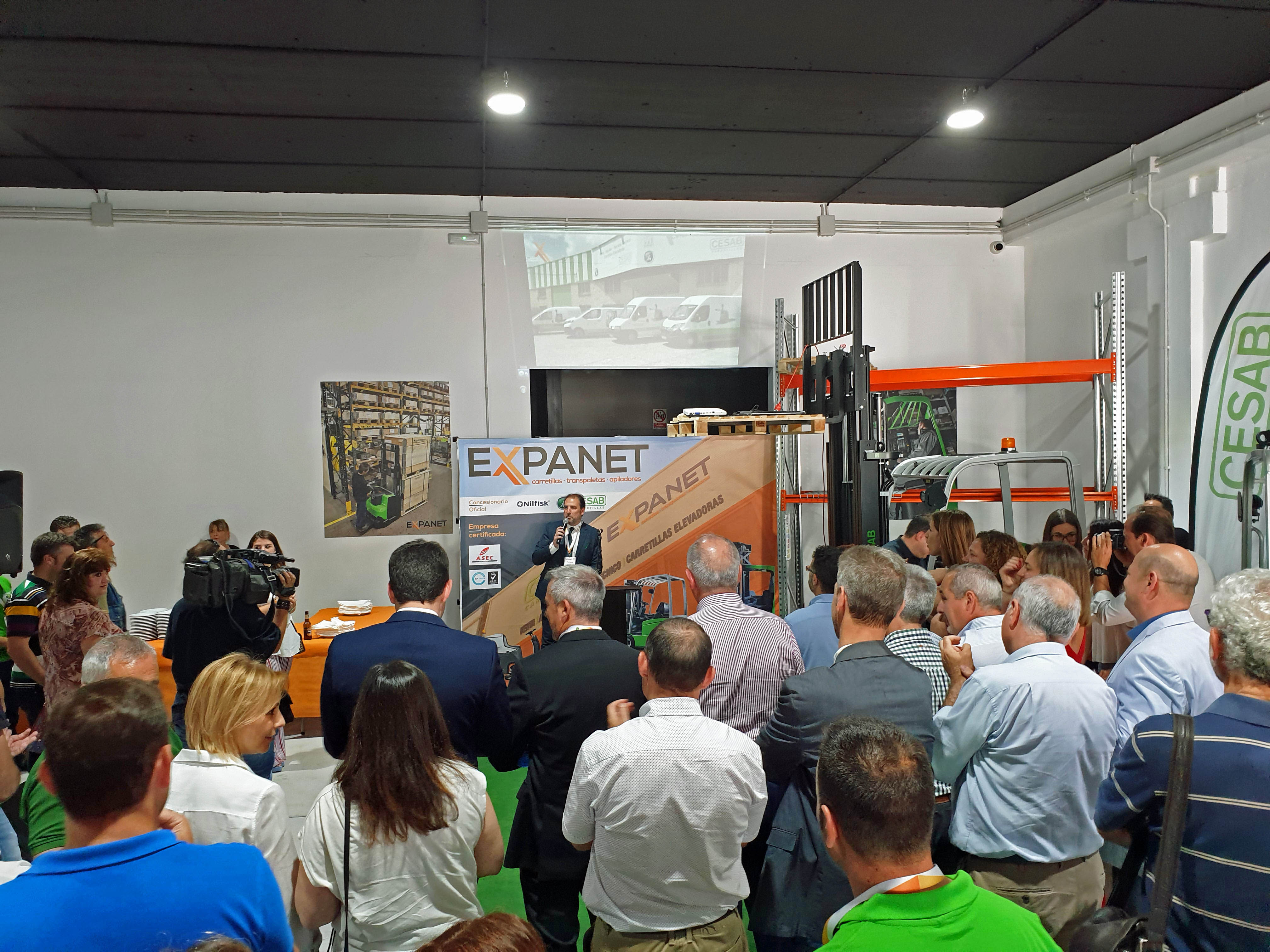 EXPANET, Concesionario Exclusivo de CESAB Material Handling España celebra su 15º aniversario convertido en un referente del sector de la Manutencion y con el objetivo de seguir creciendo y diversificando su oferta de productos para almacenaje y servicios logísticos.