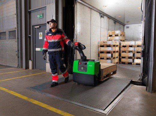 cesab powered pallet truck p113